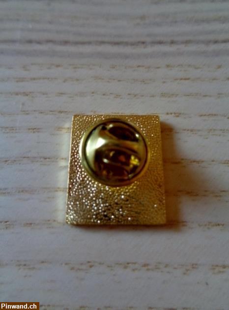 Bild 4: Switzerland Pin / Originalschachtel