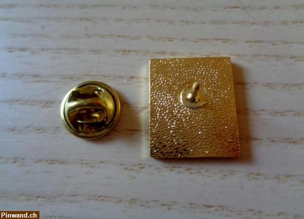 Bild 5: Switzerland Pin / Originalschachtel