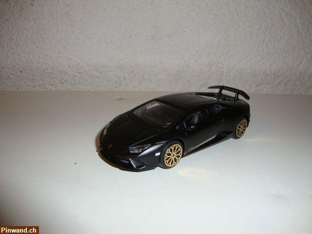 Bild 1: Lamborghini Huracan Performante aus Metall im Massstab 1:43