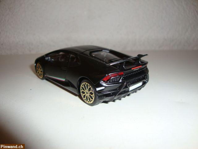 Bild 3: Lamborghini Huracan Performante aus Metall im Massstab 1:43