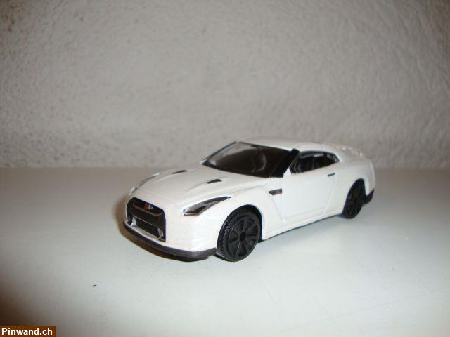 Bild 1: Nissan GT-R Automodell aus Metall im Massstab 1:43