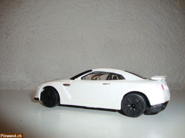 Bild 2: Nissan GT-R Automodell aus Metall im Massstab 1:43