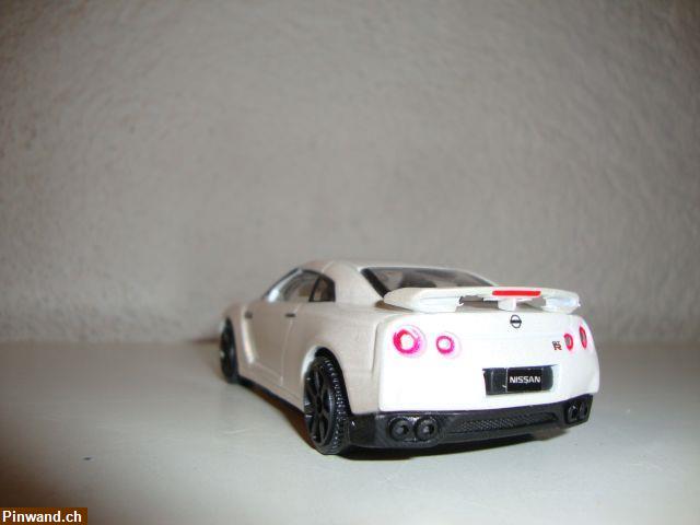 Bild 3: Nissan GT-R Automodell aus Metall im Massstab 1:43