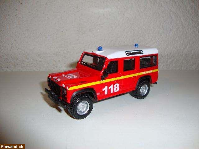 Bild 1: Feuerwehr 118 Land Rover Defender 110 aus Metall, Masstab 1:47