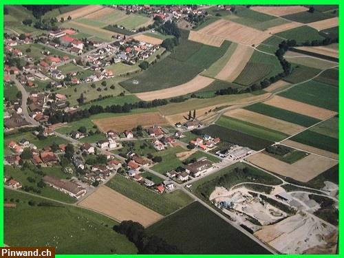 Bild 3: Bild Gemeinde Staffelbach im Hintergrund Kernkraftwerks