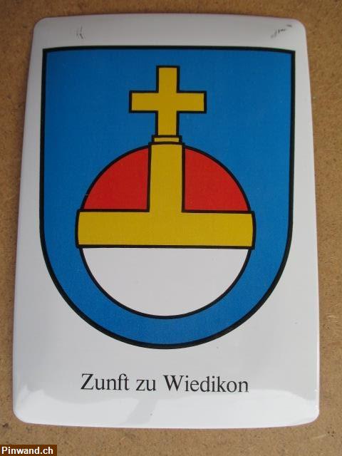 Bild 1: Sächsiilüüte Zunftwappen Wiedikon 1897