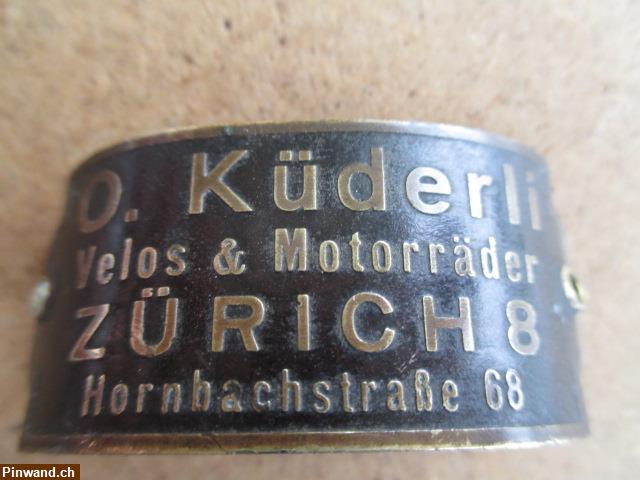 Bild 4: O. Küderli Steuerkopf  CH  Schild Emblem