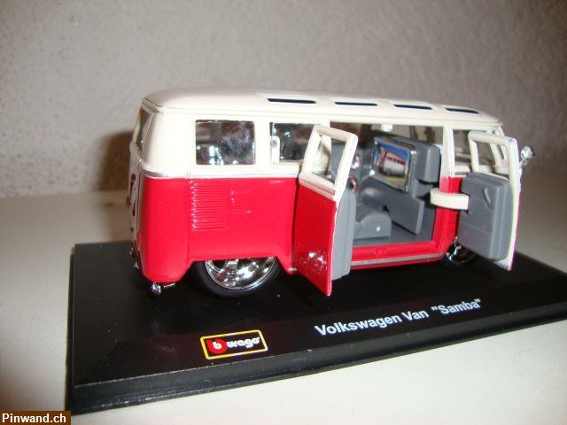 Bild 3: VW Bus van Samba rot/weiss aus Metall im Masstab 1:32