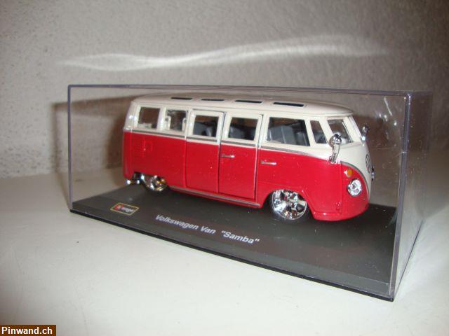 Bild 5: VW Bus van Samba rot/weiss aus Metall im Masstab 1:32
