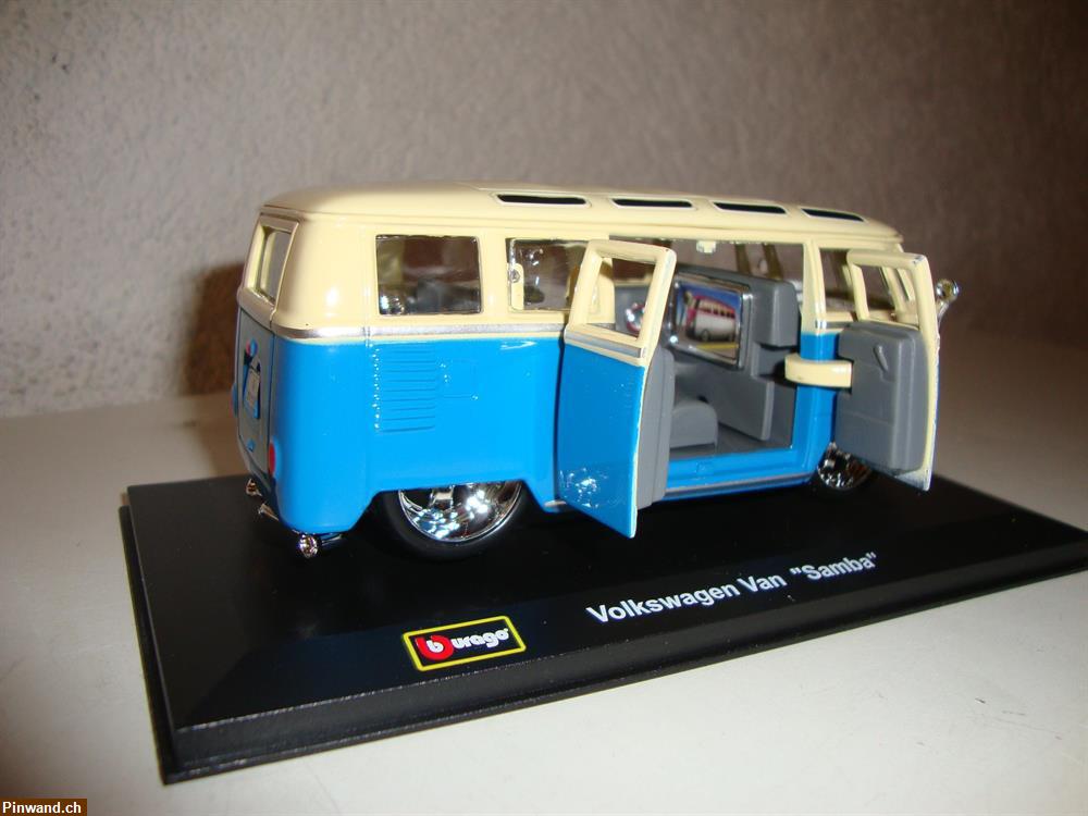 Bild 3: VW Bus van Samba blau/weiss aus Metall im Masstab 1:32