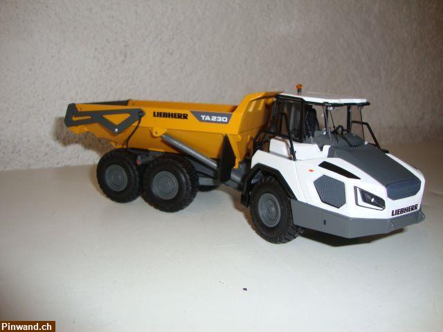 Bild 6: LIEBHERR TA 230 Dumper Modell aus Metall im Masstab 1:50