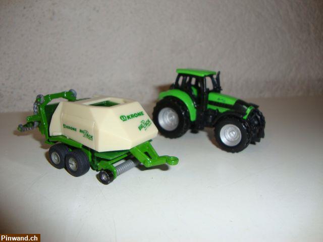 Bild 2: Siku Traktor mit Anhänger zu verkaufen
