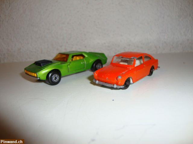 Bild 1: 2 alte Spielzeugautos zu verkaufen