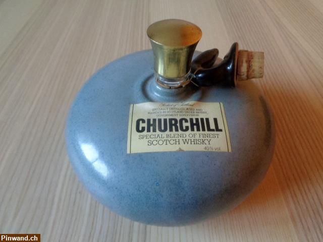 Bild 1: Churchill Whisky Bottle in Curlingsteinform zu verkaufen