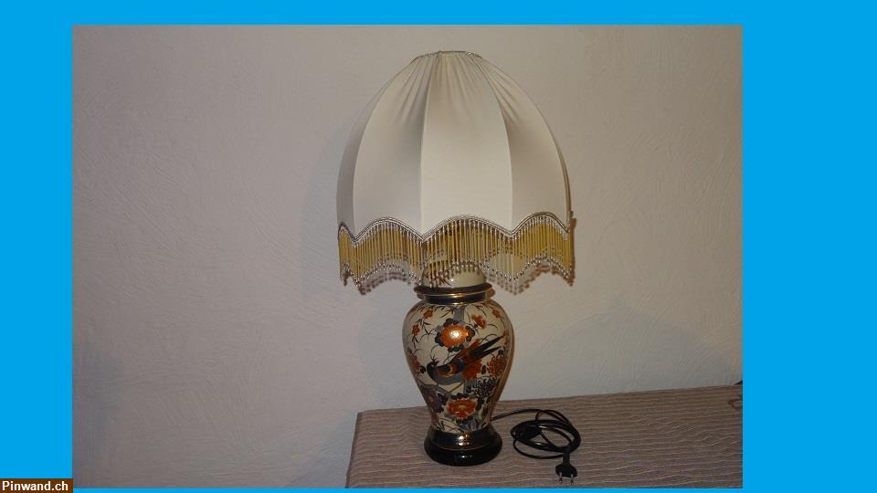 Bild 1: Tischlampen aus Keramik mit Vogel