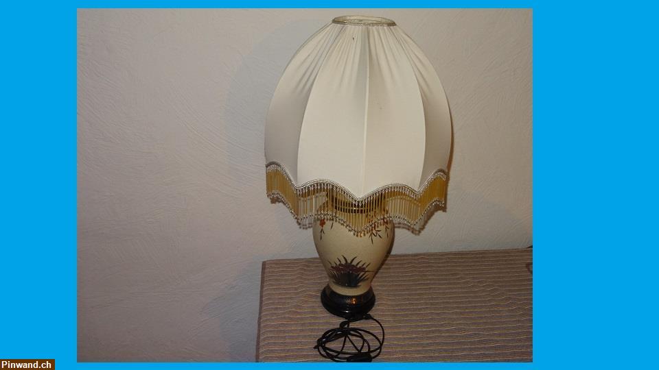 Bild 5: Tischlampen aus Keramik mit Vogel