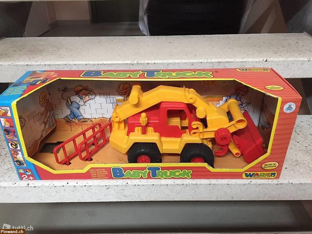 Bild 1: Baby Truck Spielzeug in Originalverpackung zu verkaufen
