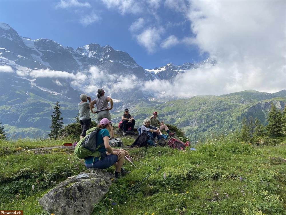 Bild 1: Wanderungen und Schneeschuhtouren in kleinen Gruppen