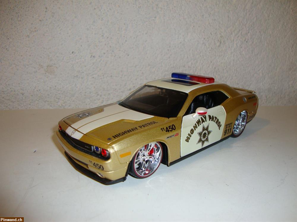 Bild 1: Modellauto Dodge Challenger SRT 8  2008 Highway Patrol