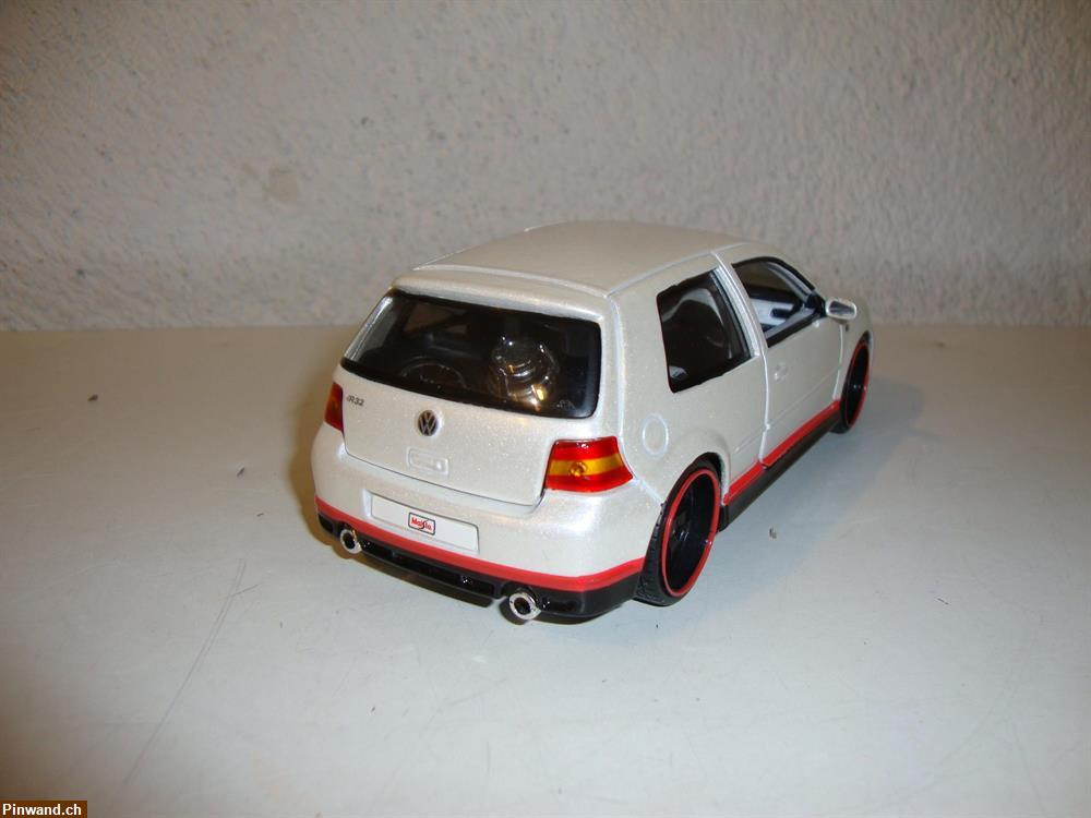 Bild 3: VW Golf R32 im Masstab 1:24 zu verkaufen