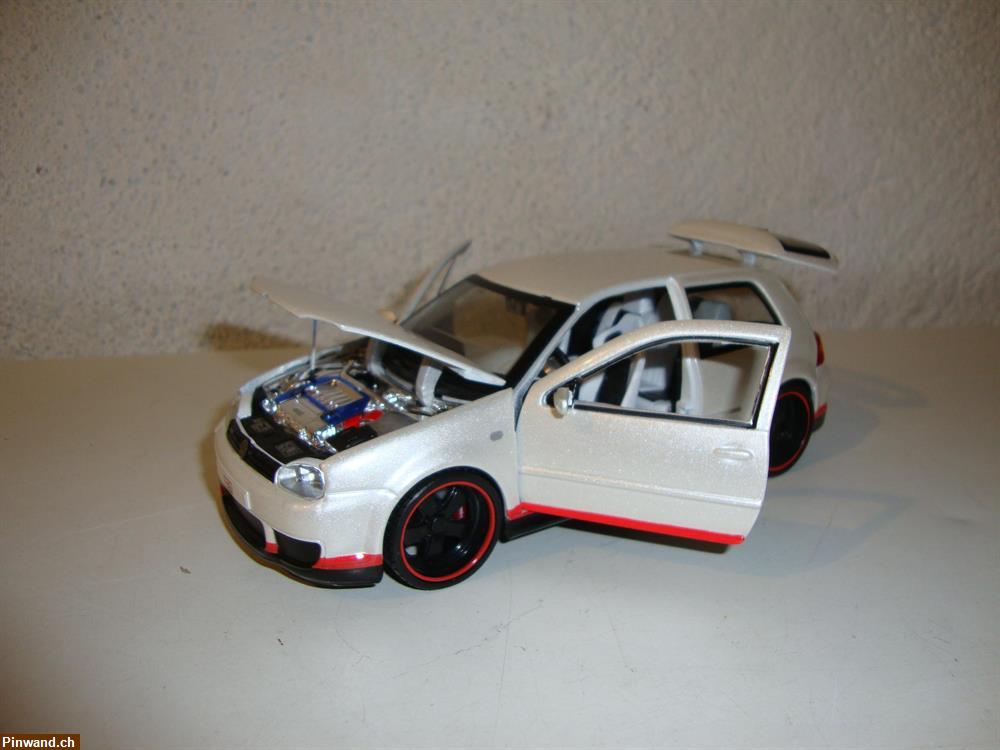 Bild 4: VW Golf R32 im Masstab 1:24 zu verkaufen