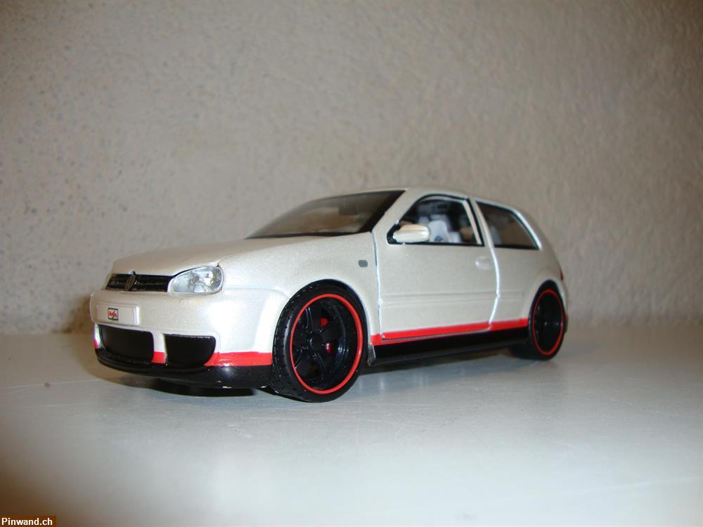 Bild 5: VW Golf R32 im Masstab 1:24 zu verkaufen