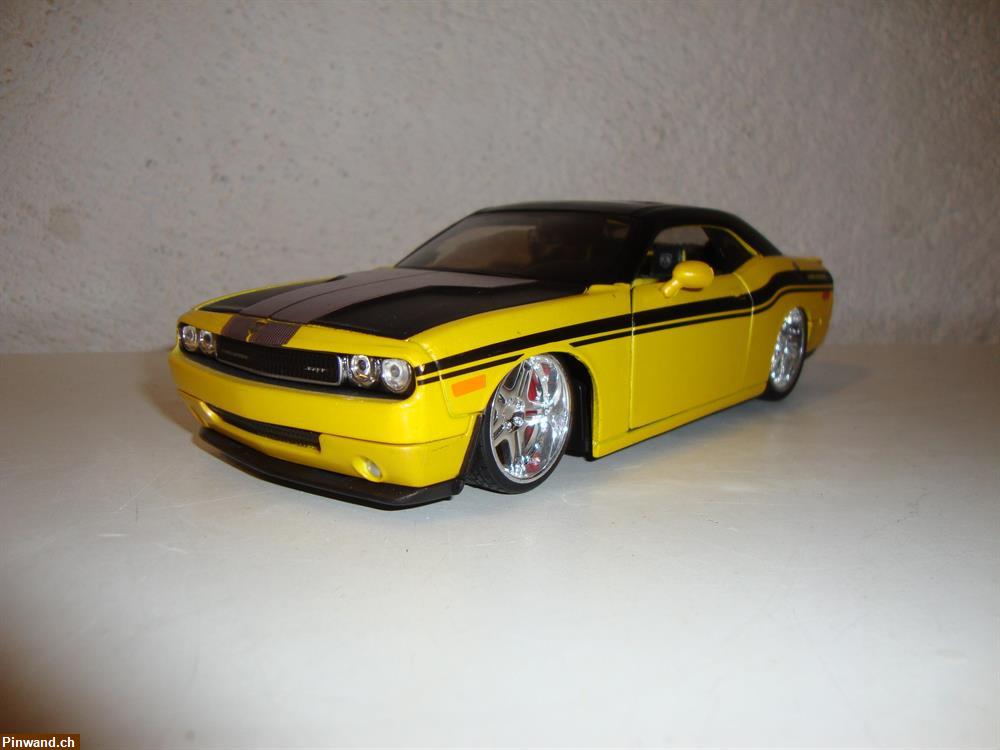 Bild 1: Modellauto: Dodge Challenger SRT8 zu verkaufen