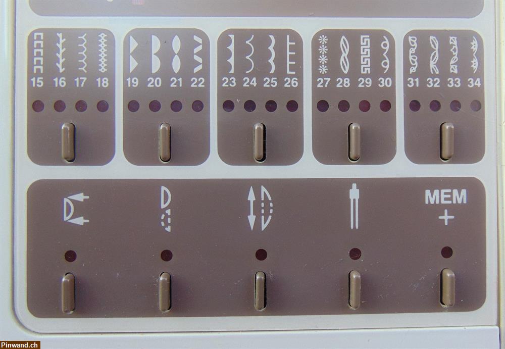 Bild 3: Nähmaschine Bernina 1130, mit 34 Stichprogrammen.
