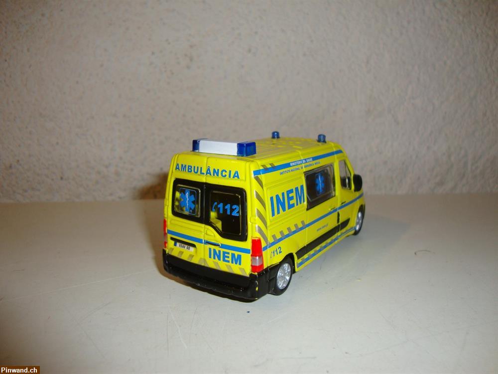 Bild 3: Modellauto Ambulance Renault Master zu verkaufen