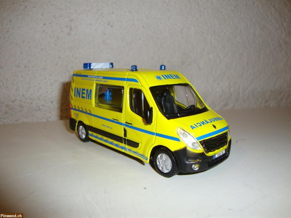 Bild 4: Modellauto Ambulance Renault Master zu verkaufen