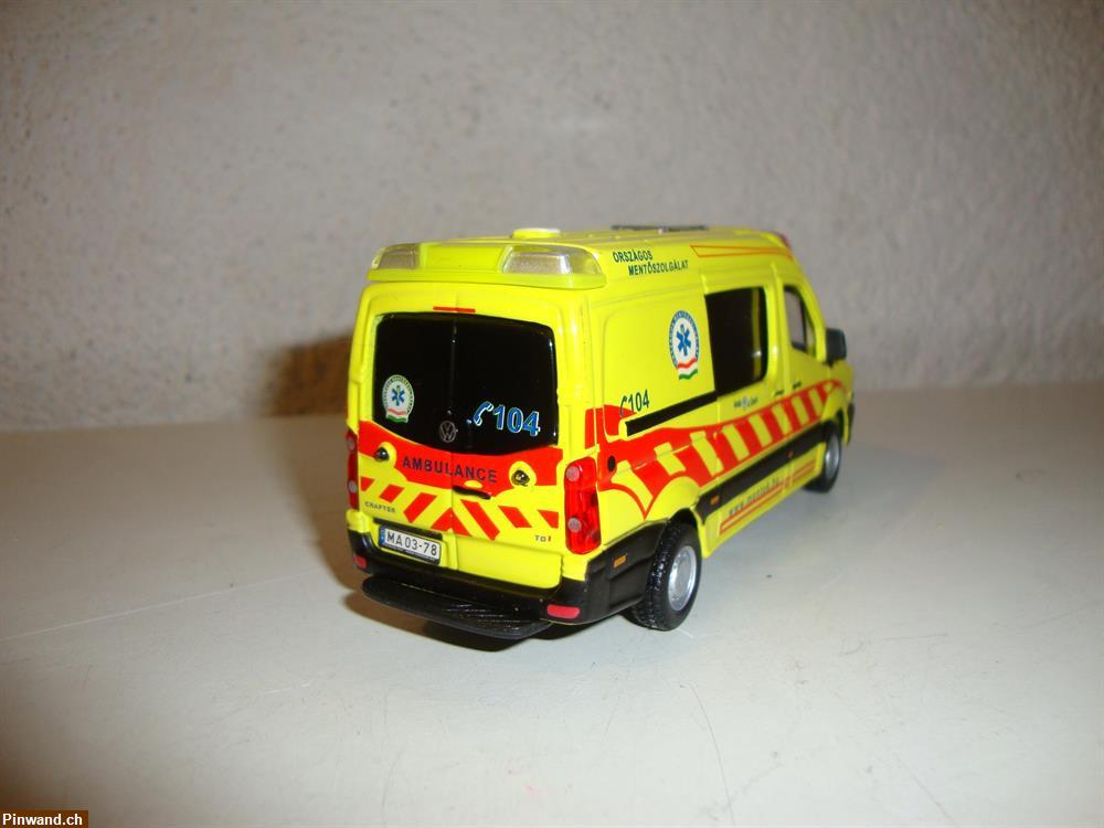 Bild 3: Modellauto Ambulance Volkswagen Crafter zu verkaufen