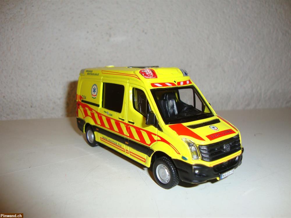 Bild 4: Modellauto Ambulance Volkswagen Crafter zu verkaufen