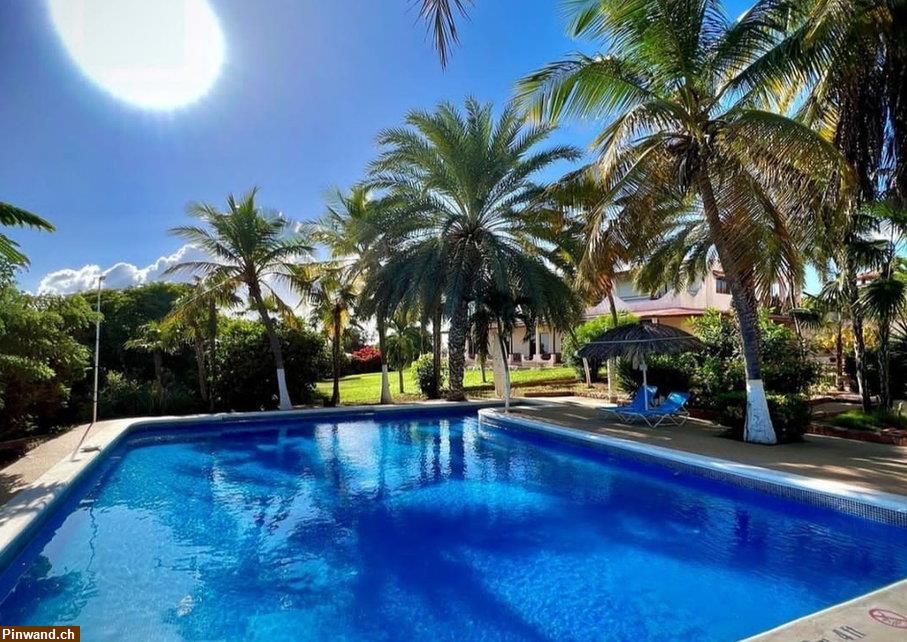 Bild 4: Hotel mit zwei Gebäuden und Pool in El Yague / Venezuela