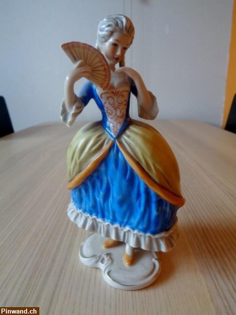 Bild 1: Vintage Goebel Porzellanfigur Dame mit Fächer zu verkaufen