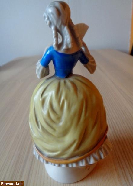 Bild 3: Vintage Goebel Porzellanfigur Dame mit Fächer zu verkaufen