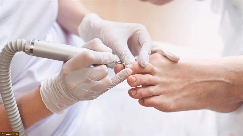 Bild 1: Fusspflege und klassische Fussmassage | PRIZ Beauty