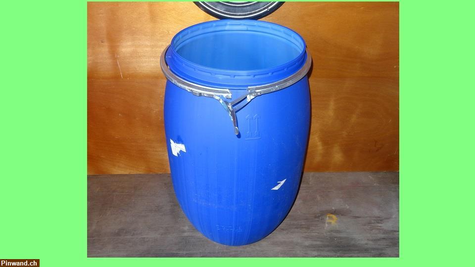 Bild 6: Blaue Kunststofffässer 120 Liter noch 59stk