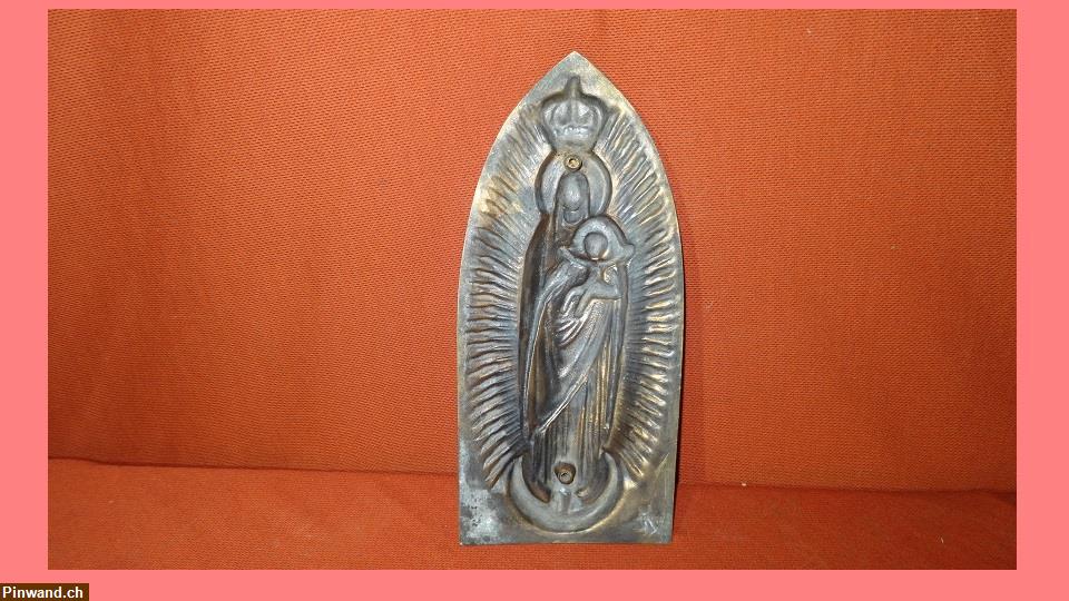 Bild 2: Guss Eisenplatte  Maria mit Kind zu verkaufen