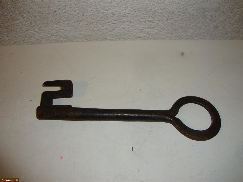 Bild 1: Alter grosser Schlüssel zu verkaufen