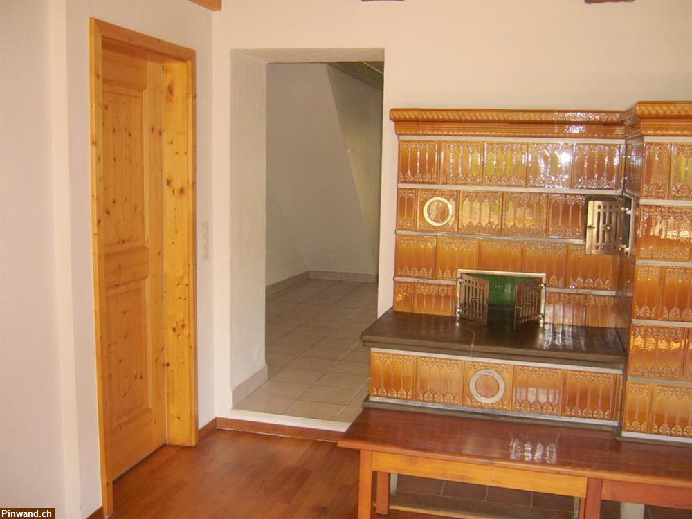 Bild 2: Sehr grosszügige Wohnung mit Kachelofen in Hersberg BL , drei Räume