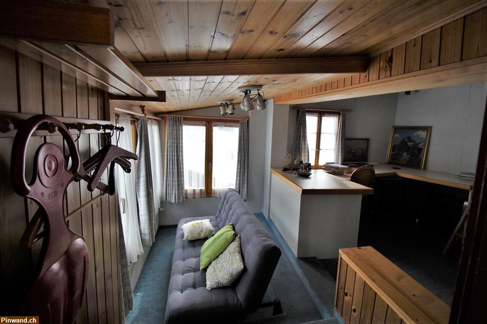 Bild 14: Chalethälfte CH-09, grosse 4.5 Zimmerwohnung mit Südbalkon + Studio/Büro