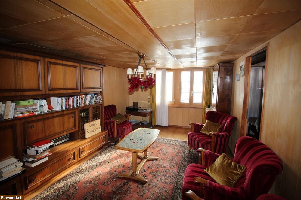 Bild 2: Chalethälfte CH-09, grosse 4.5 Zimmerwohnung mit Südbalkon + Studio/Büro