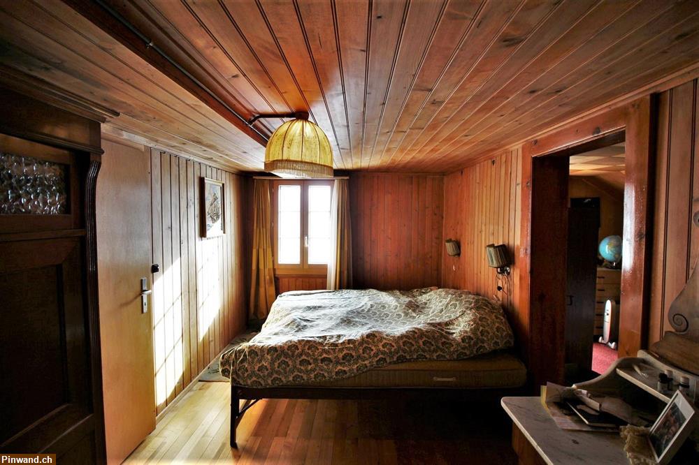 Bild 4: Chalethälfte CH-09, grosse 4.5 Zimmerwohnung mit Südbalkon + Studio/Büro