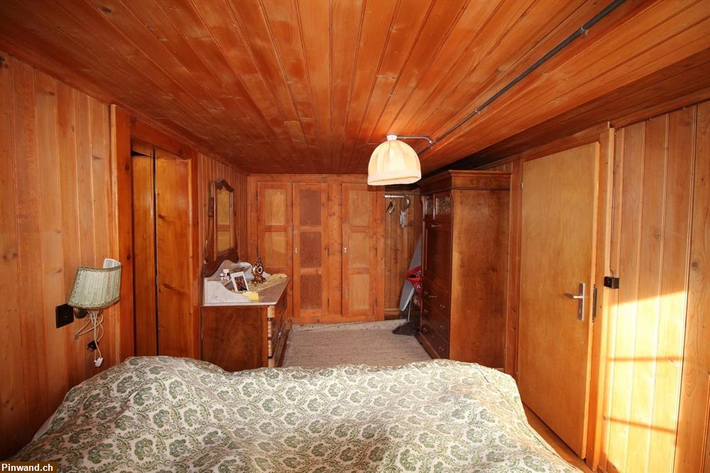 Bild 5: Chalethälfte CH-09, grosse 4.5 Zimmerwohnung mit Südbalkon + Studio/Büro