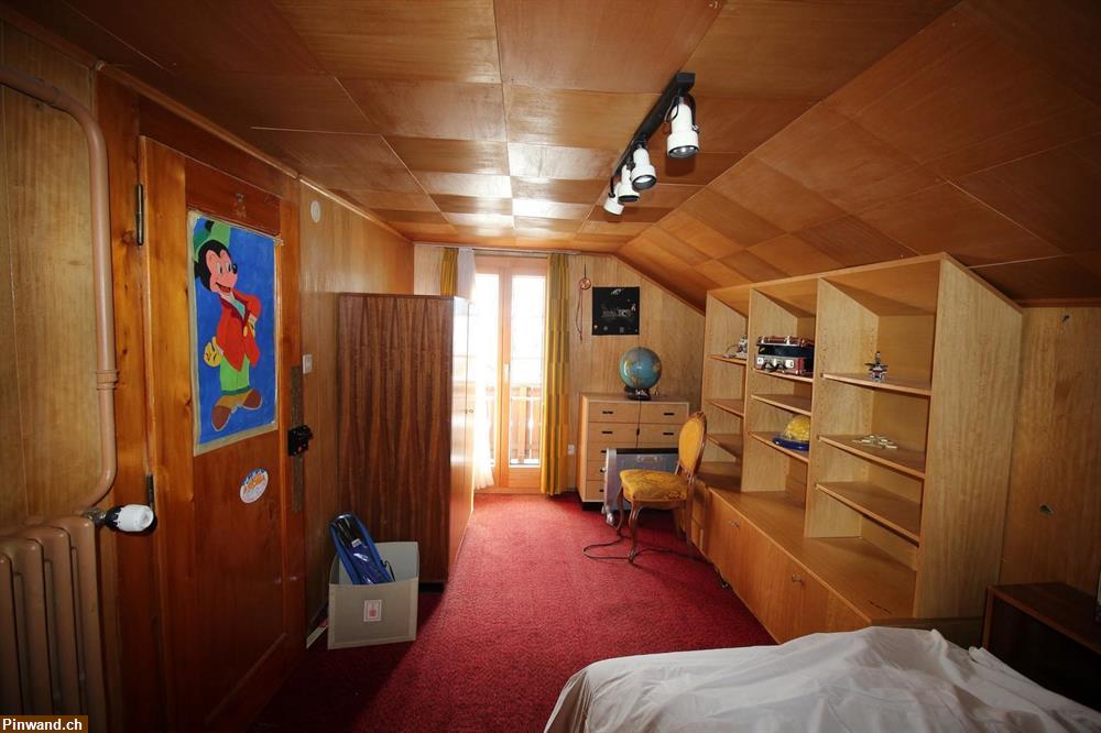 Bild 6: Chalethälfte CH-09, grosse 4.5 Zimmerwohnung mit Südbalkon + Studio/Büro