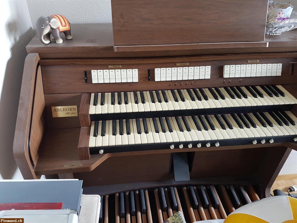 Bild 3: Klavier Yamaha schwarz und Orgel zu verkaufen