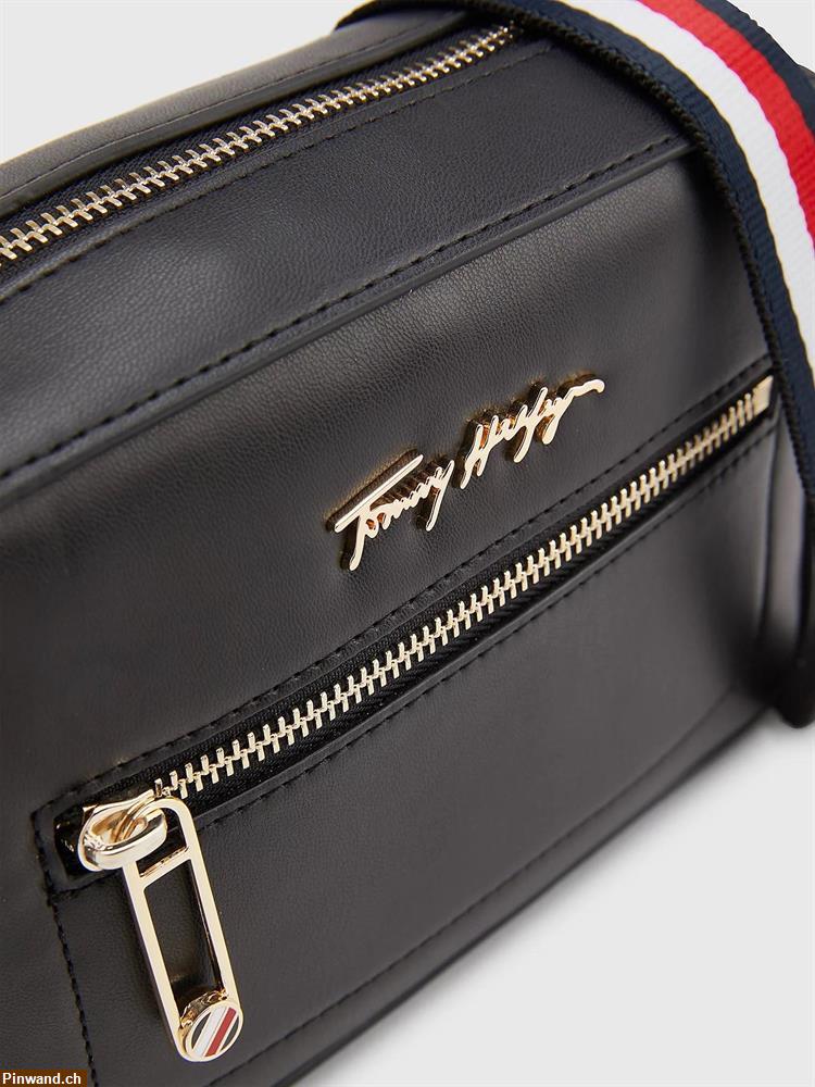 Bild 3: Neuer TOMMY HILFIGER Iconic Camera Bag zu verkaufen