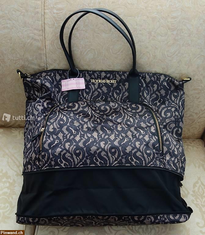 Bild 2: Victoria's Secret Expandable Overnight Duffle zu verkaufen