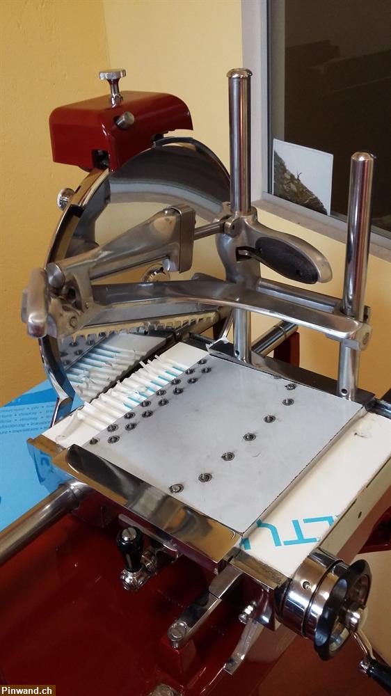 Bild 5: Schwungrad Aufschnittmaschine manuell mit Sockel zu verkaufen
