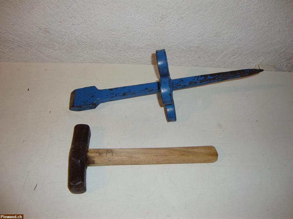 Bild 3: Dengelstock mit Hammer zu verkaufen